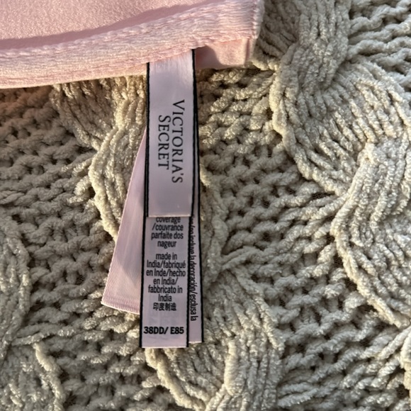 VICTORIA SECRET BODY BY VICTORIA BRA - Picture 3 of 3